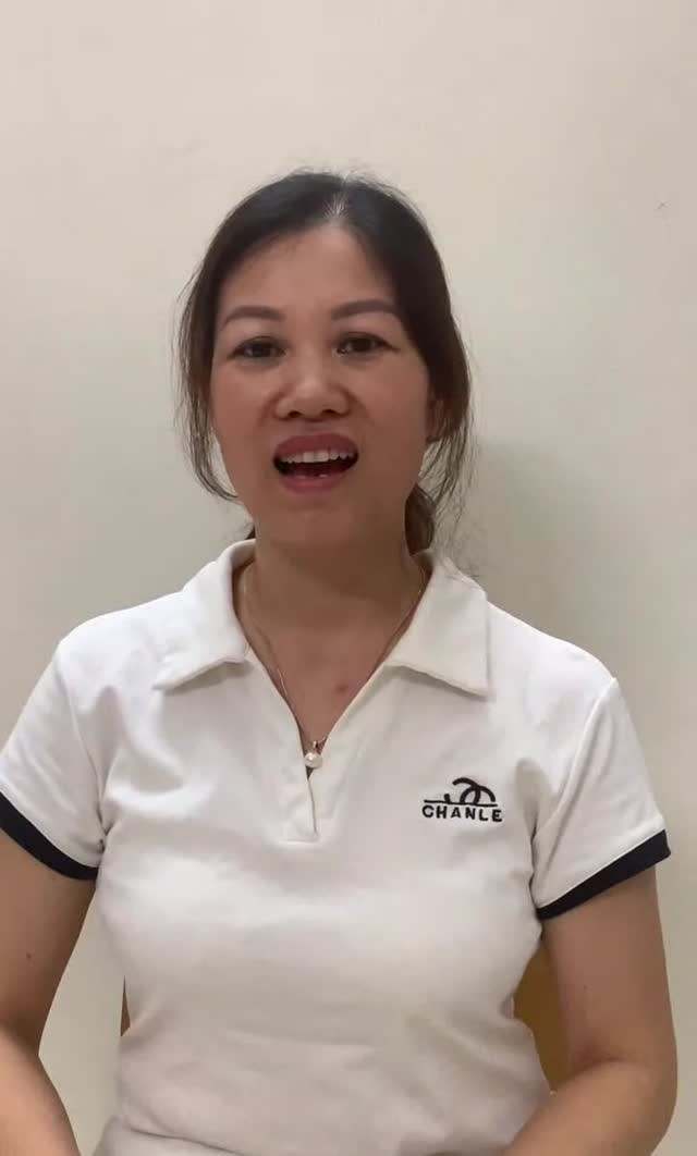 Giáo viên tiếng Anh tại trường trung học thumbnail