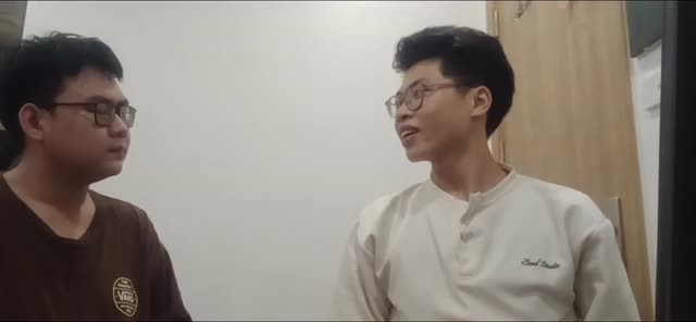 Giảng viên toán tại trường đại học thumbnail
